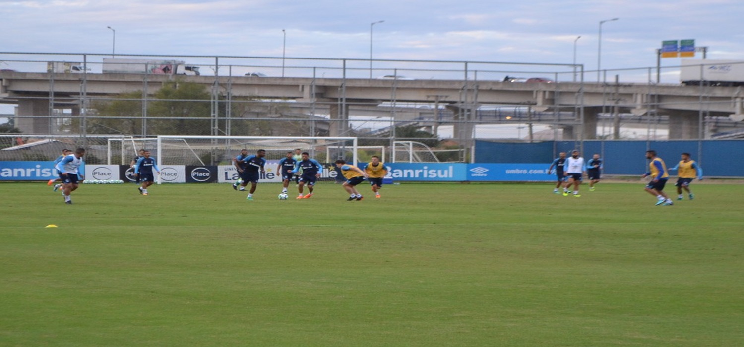 Grêmio treina com retorno de Léo Moura, Jael, Hernane e Paulo Miranda