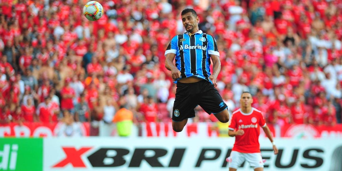 Grêmio vence o Inter com gol de Diego Souza e classifica para a final do primeiro turno do Gauchão