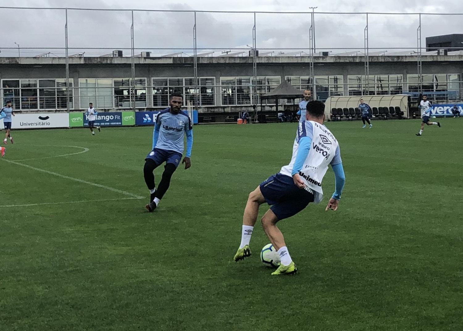 Kannemann dá susto, e Renato testa Paulo Miranda na lateral em treino de reservas do Grêmio