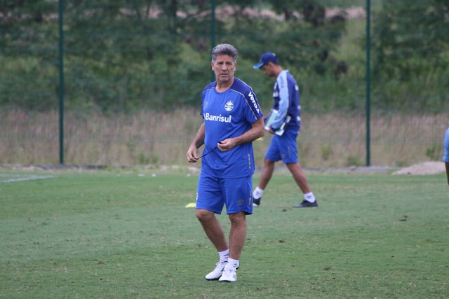 Flamengo x Grêmio: Geromel e Maicon ficam fora de parte de treino, mas não preocupam