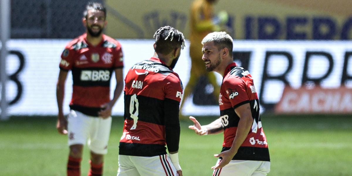 Flamengo bate o Palmeiras nos pênaltis e é campeão da Supercopa