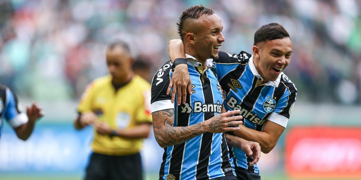 Grêmio vence o Palmeiras, garante Libertadores e título do Flamengo