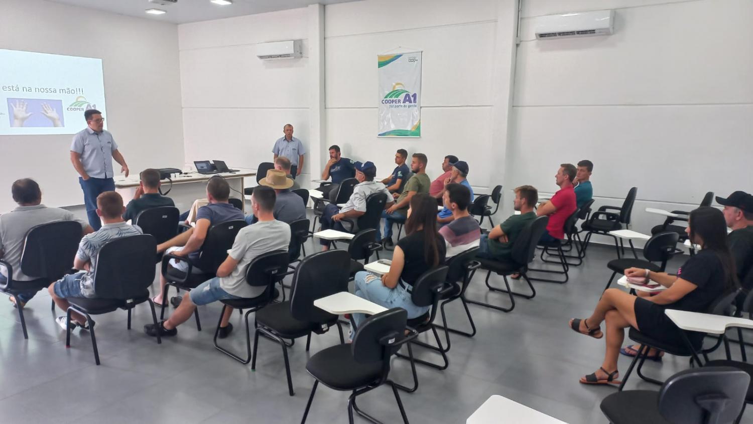 Reunião de treinamento com suinocultores de Alpestre promovida pela Aurora/Cooper A1