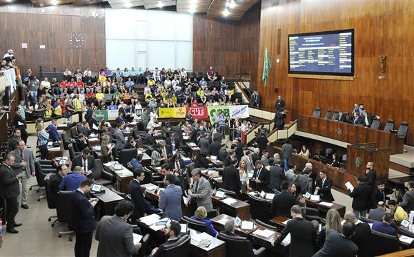 Assembleia aprova projeto que modifica contribuição previdenciária dos servidores públicos do RS