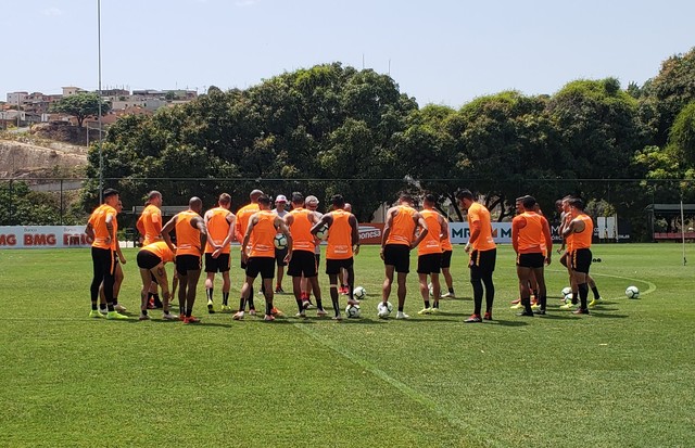 CSA x Inter: com dúvidas, Odair fecha treino em BH para definir equipe titular