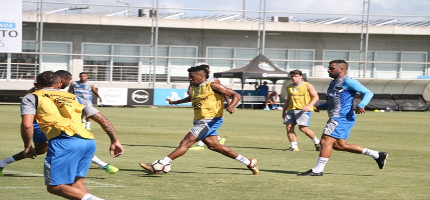 Grêmio faz treino técnico sem Geromel e Léo Moura; Arthur avança recuperação