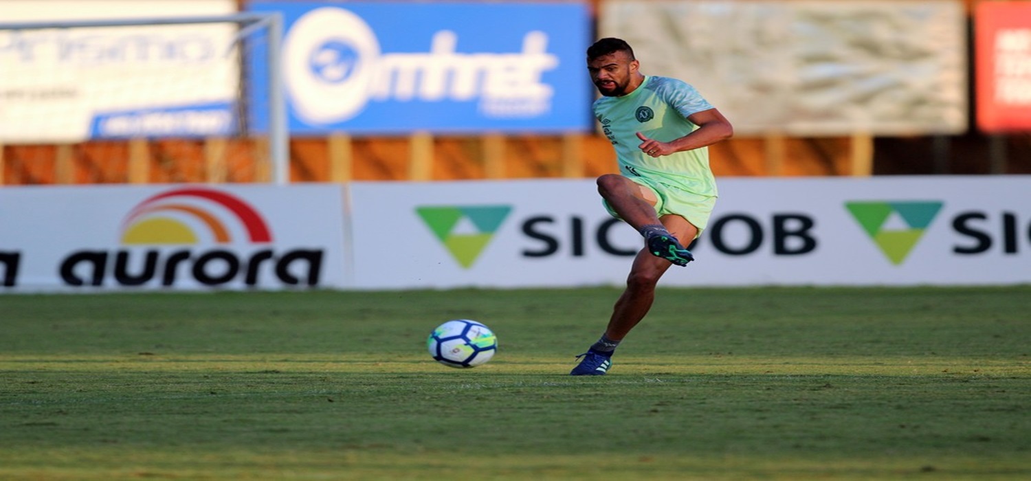 Em primeiro teste antes do Flu, Vinicius e Douglas ganham oportunidade nos 11 da Chape