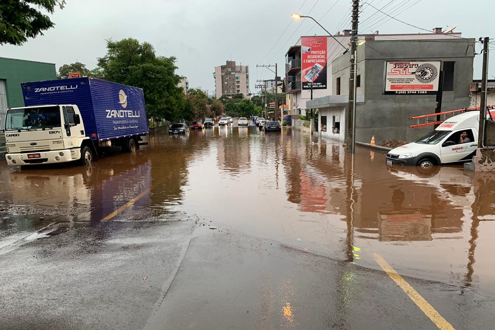 Chuva forte causa alagamentos em Frederico Westphalen