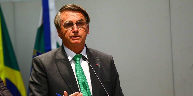 Bolsonaro confirma reajuste de 33,24% no piso de professores