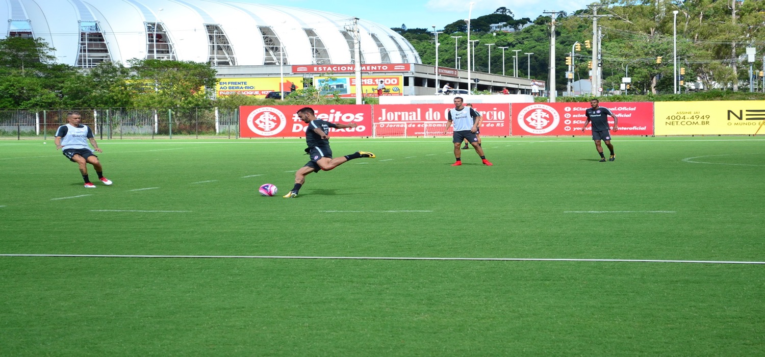 Uendel treina com bola pelo Inter, e Wellington Silva é testado entre titulares