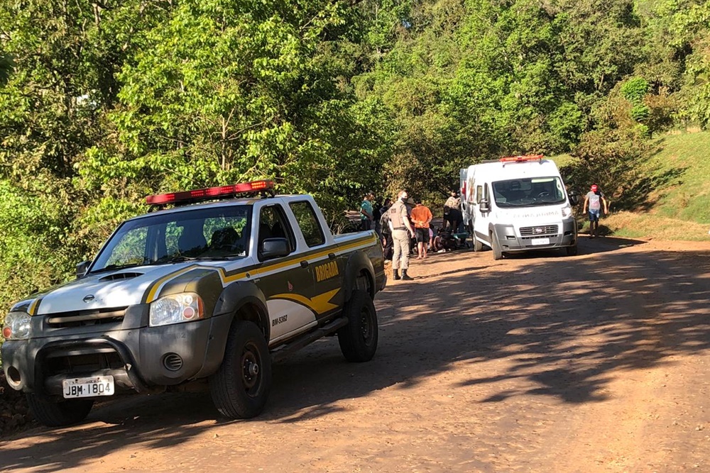 Grave acidente envolvendo motocicleta e uma camionete deixa vítima fatal na ERS-591 em Ametista do Sul