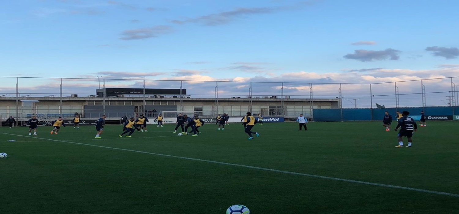 Grêmio faz treino fechado e tem grupo completo antes de jogo com Flamengo