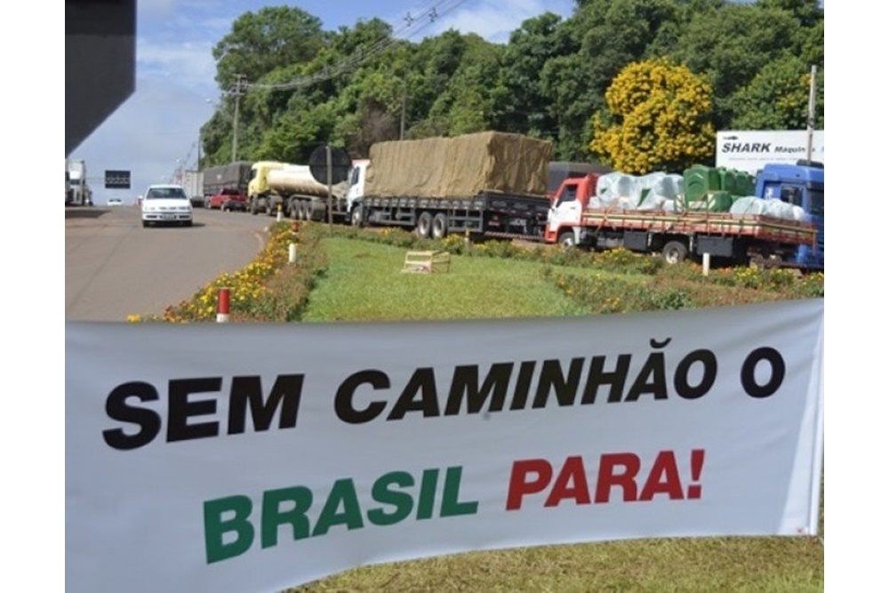 Com alta do diesel e preocupação com o preço do frete, caminhoneiros projetam greve no dia 25 de julho