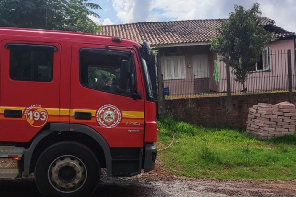 Polícia acredita que mulher provocou incêndio para morrer com os filhos