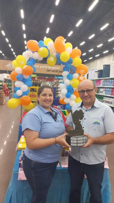 EQUIPE DE COLABORADORES DO MERCADO DA COOPER A1 DE ALPESTRE, RECEBE TROFÉU PERFARMANCE.