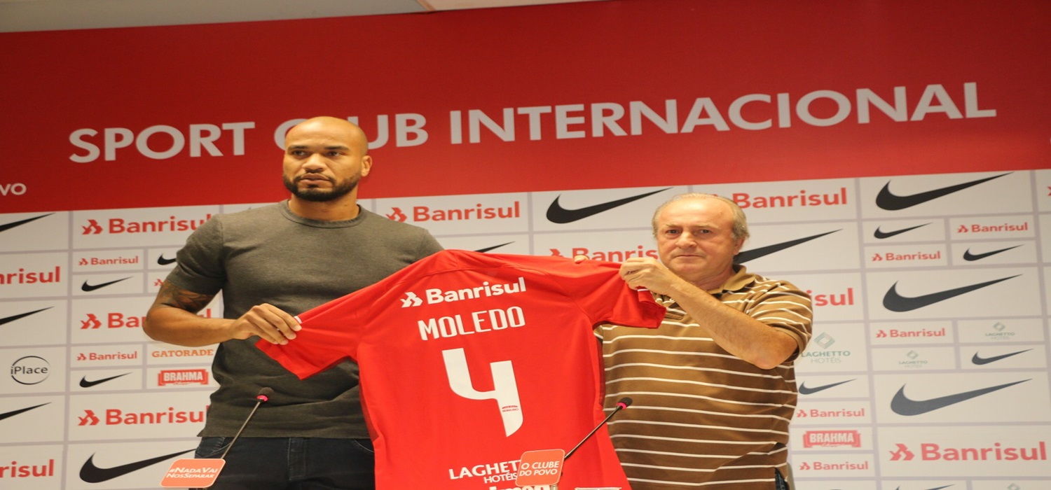 Após esforço para voltar, Moledo é apresentado no Inter: 