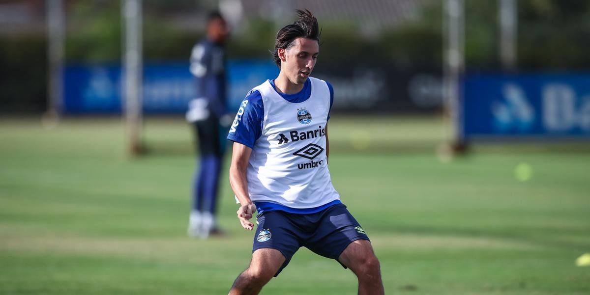 Geromel treina normalmente em reapresentação do Grêmio