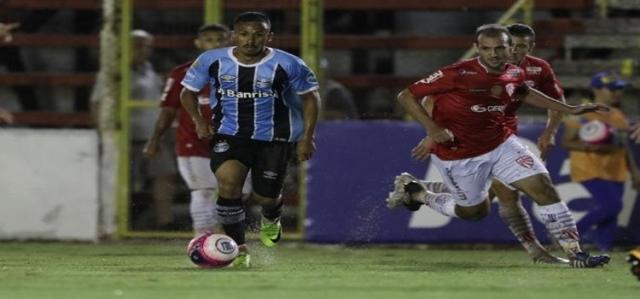 Paulo Miranda é expulso, e time de jovens do Grêmio leva empate no final de xará de R10