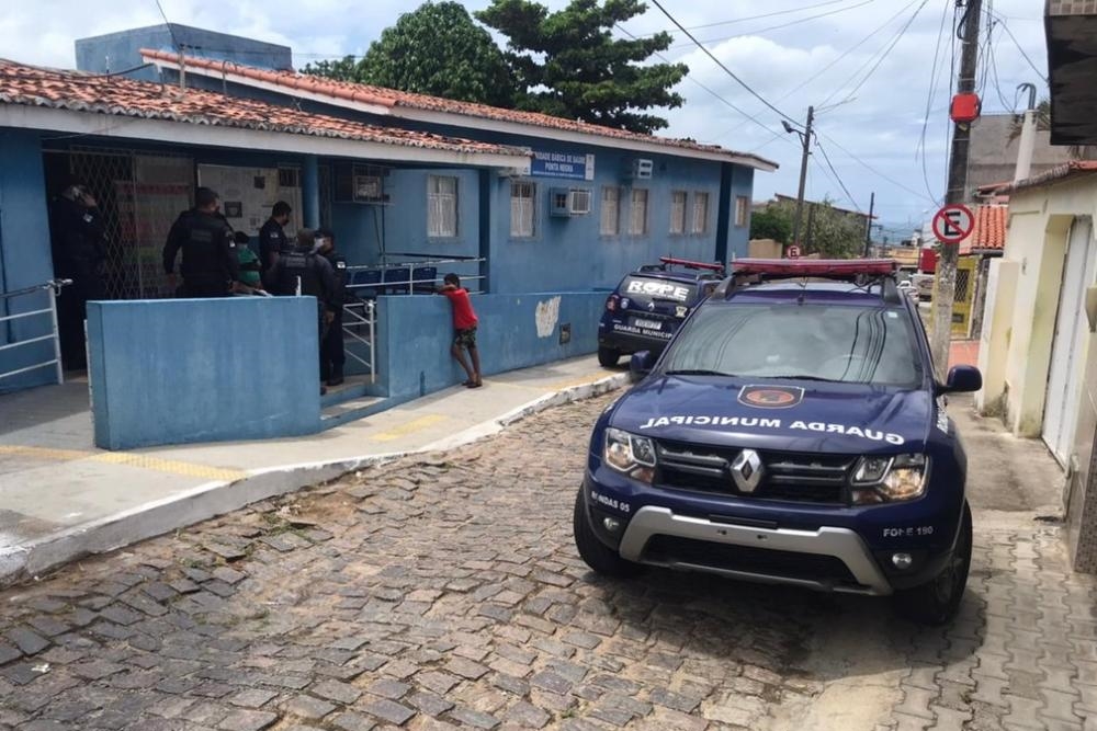 Criminosos armados roubam vacinas contra Covid-19 em unidade de saúde de Natal