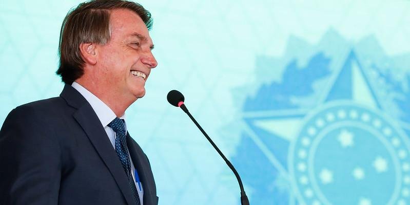 Bolsonaro fala em liberar R$ 20 bilhões para compra de vacinas.