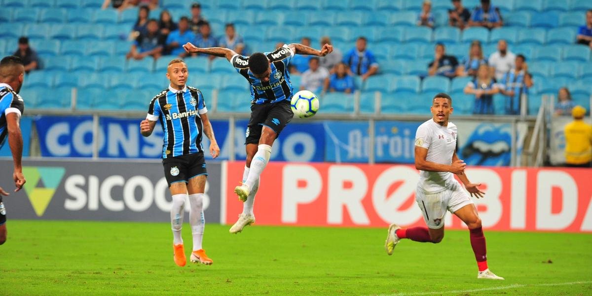 Grêmio abre 3 a 0 e protagoniza fiasco ao perder por 5 a 4 para o Fluminense