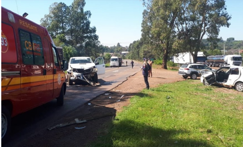 Violenta colisão é registrada entre dois veículos na BR-468