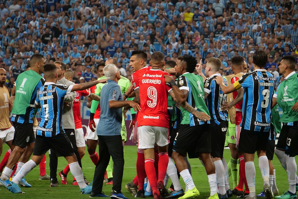 Dupla Gre-Nal recebe punições por briga no clássico da Libertadores; veja penas