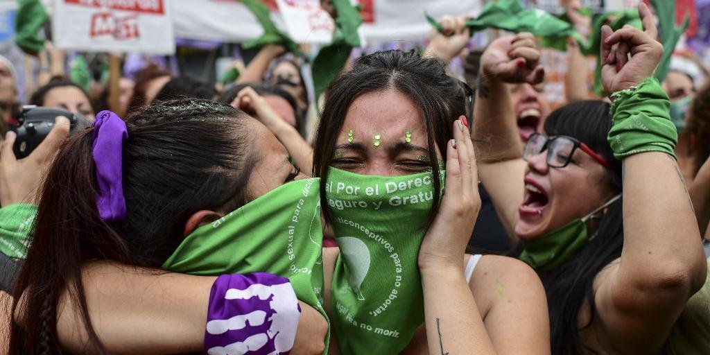 Nervosismo e euforia durante sessão que legalizou o aborto na Argentina