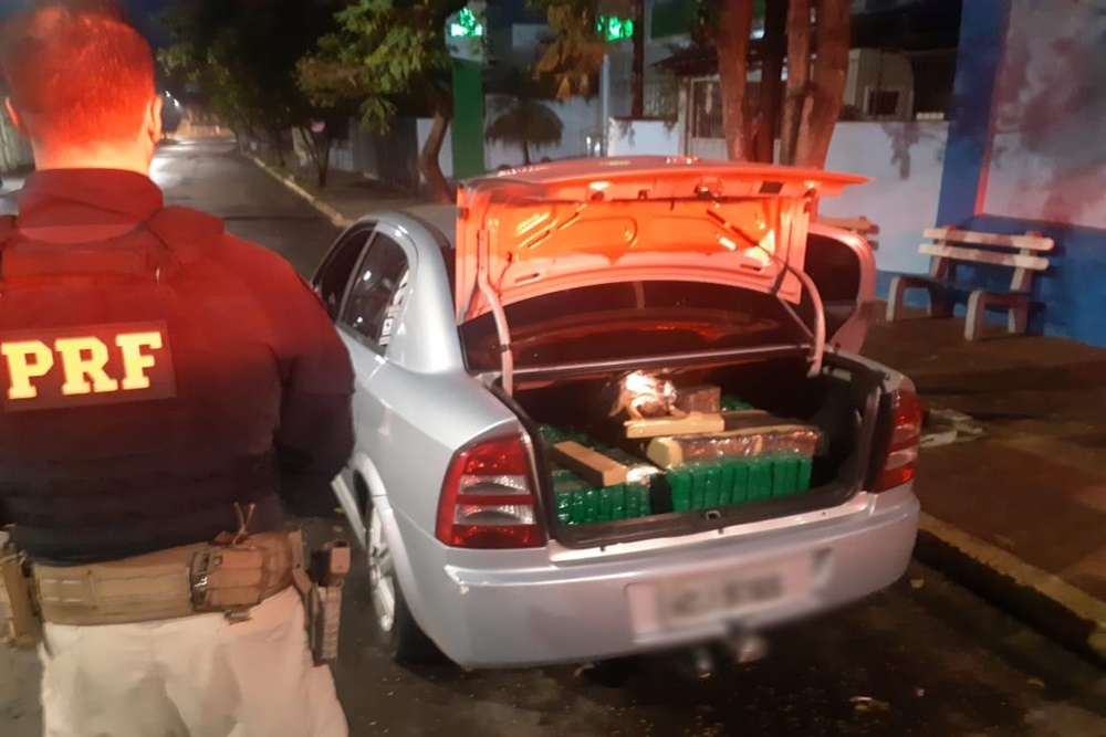 PRF prende traficante com quase 200 quilos de maconha no carro em Iraí