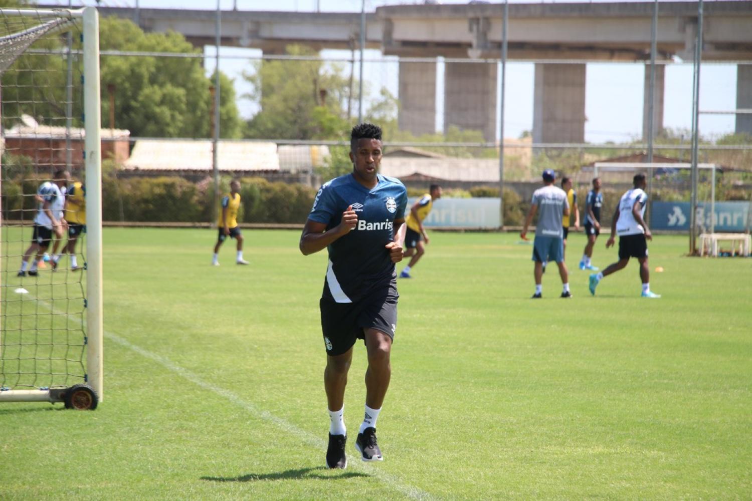 Grêmio faz treino técnico na pré-temporada com desfalque de Bruno Cortez