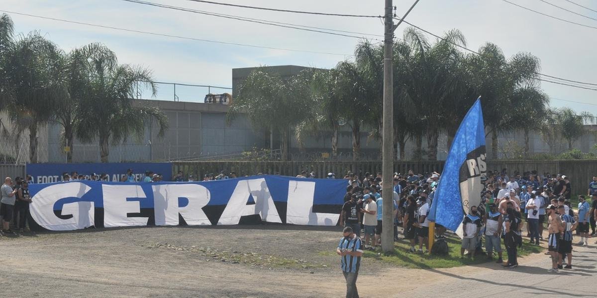 MP-RS pede suspensão de atividades da Geral do Grêmio após atos violentos no CT