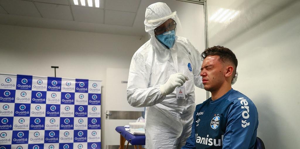 Jogadores do Grêmio realizam novos testes para detectar a Covid-19