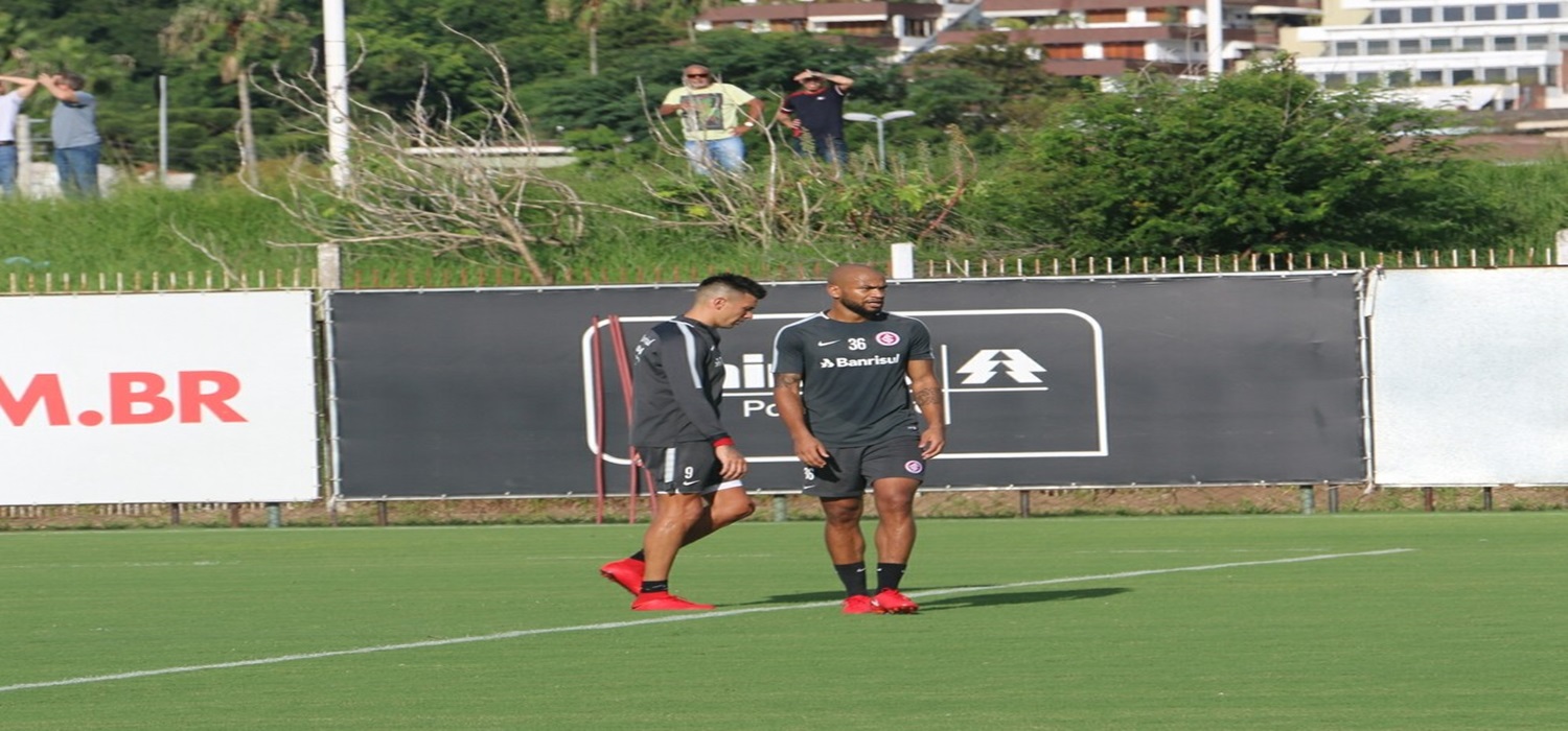 Odair promove entrada de Moledo na zaga em treino sem Fabiano, Pottker e Damião