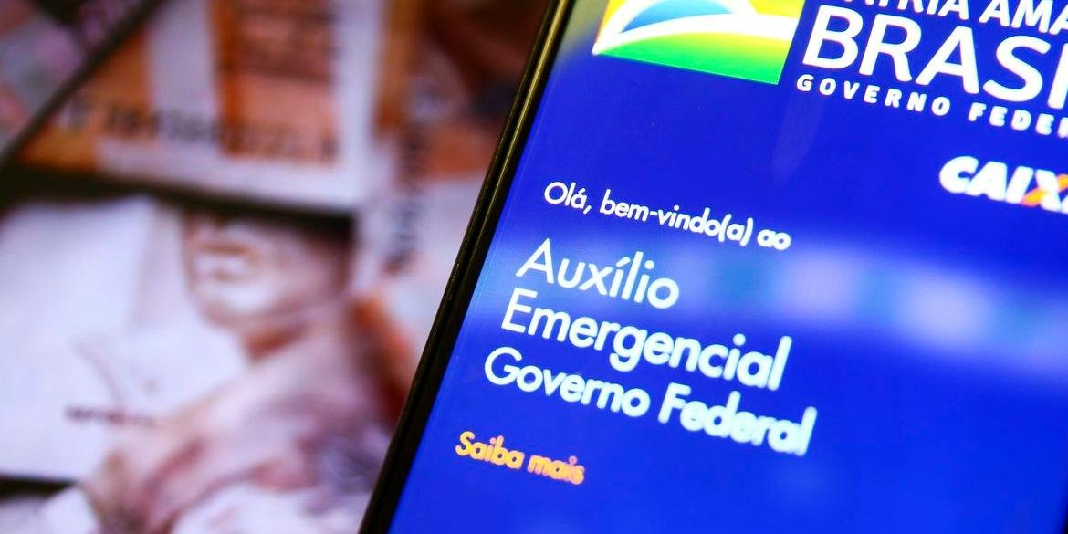 Caixa paga auxílio extra de R$ 300 a 3,3 milhões nesta segunda