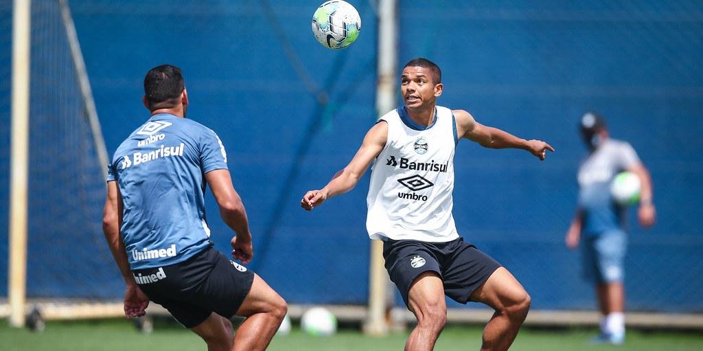 Grêmio enfrenta o Goiás para seguir subindo na classificação do Brasileirão