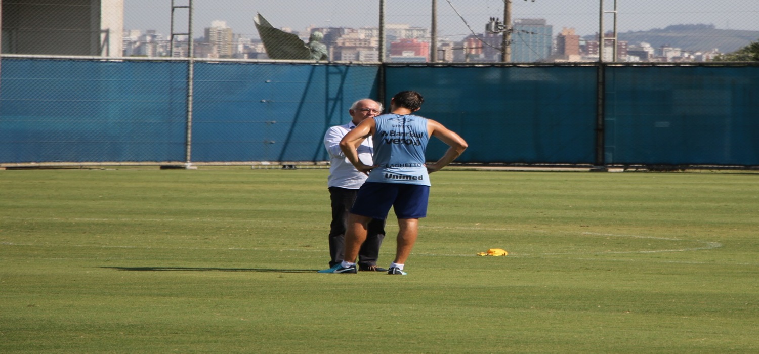 Treino do Grêmio tem mistério de Renato e conversa de Kannemann com o presidente