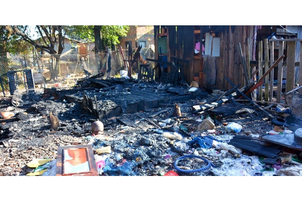 Três crianças morrem em incêndio de residência em Porto Alegre