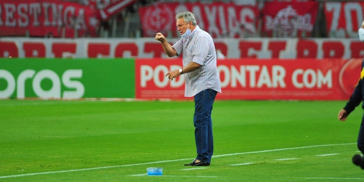 Sem sintomas, Abel pode voltar ao comando do Inter no jogo contra o Boca