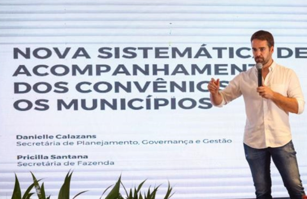 Governador Eduardo Leite moderniza sistema de convênios com os municípios e lança plataforma na Assembleia de Verão da Famurs