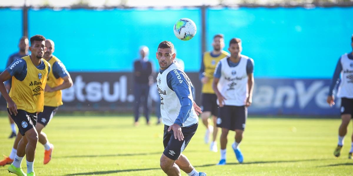 Diego Souza vê Grêmio evoluindo e lamenta pênalti desperdiçado: 