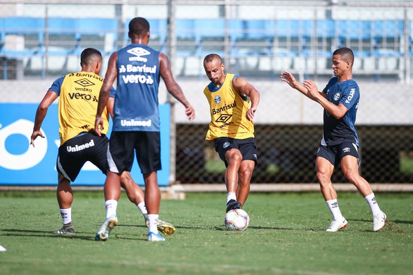 Treino do Grêmio após derrota tem titulares na academia e trabalhos no campo para reservas