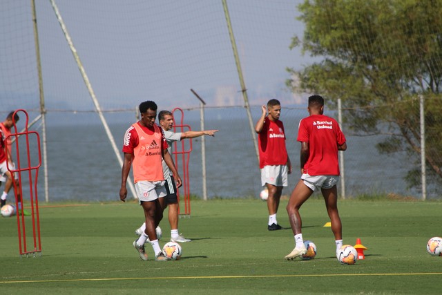 Gustagol deixa o treino mais cedo e pode ser uma opção a menos para o Inter no Gre-Nal