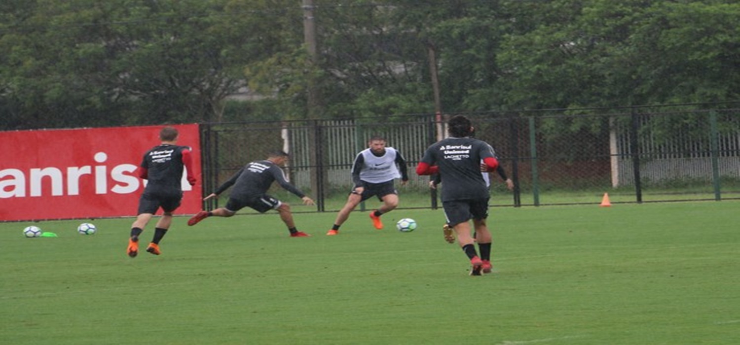 Fabiano volta em treino do Inter sob forte chuva e sem Iago e Juan Alano