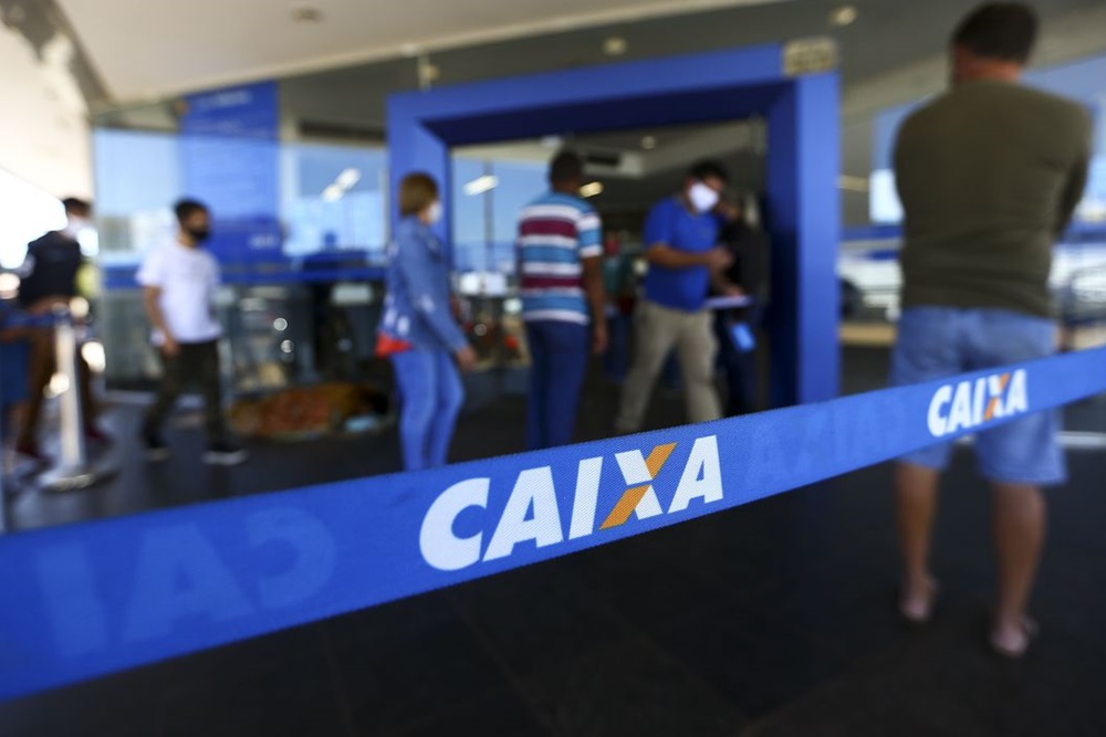 Caixa reduz horário de atendimento