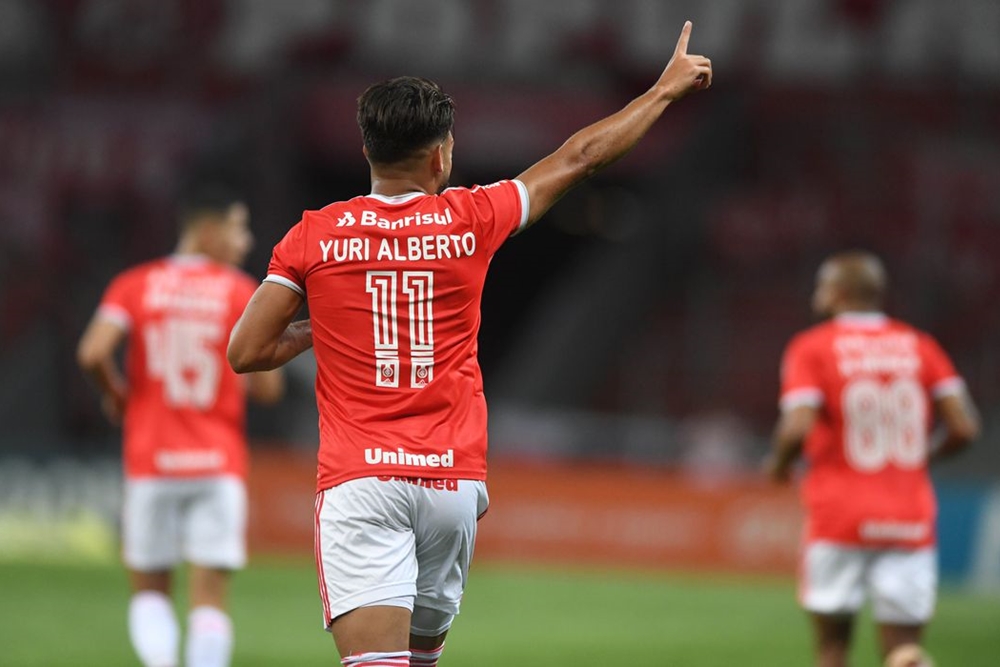 Internacional vence sexta seguida e fica a um ponto do líder São Paulo