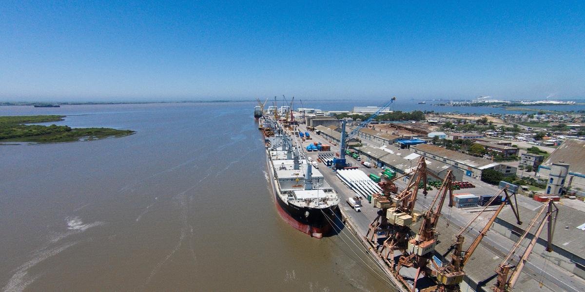 Porto de Rio Grande movimenta 20,8 milhões de toneladas no 1º semestre, recorde para o período