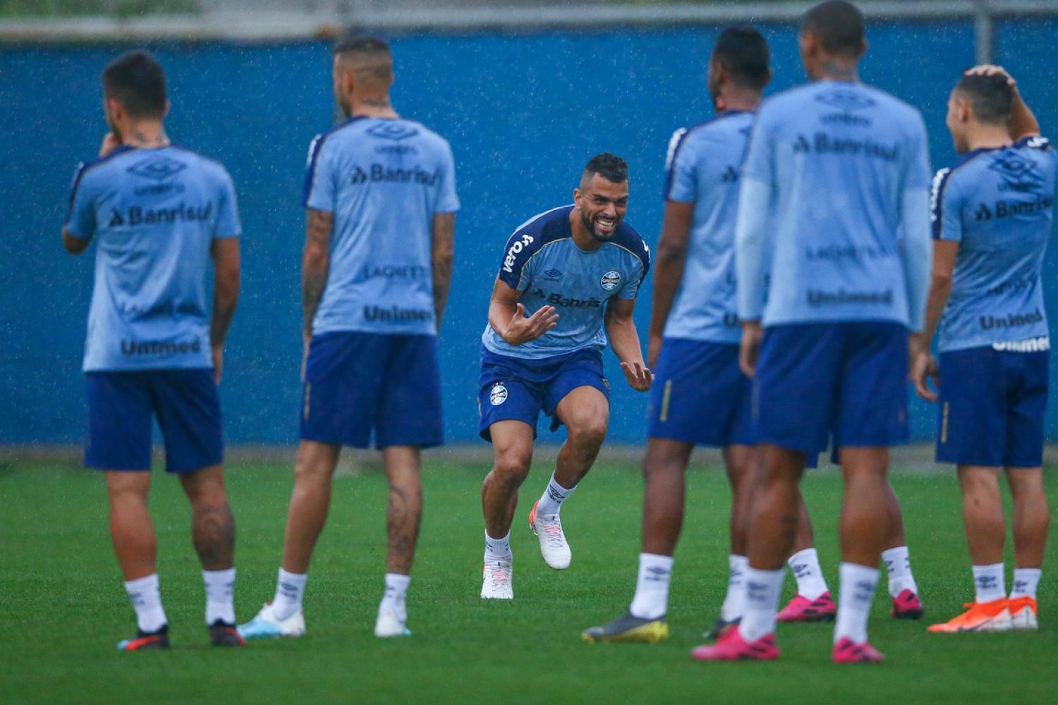 Grêmio x Libertad: Renato divide elenco e dá atenção para parte ofensiva e finalizações