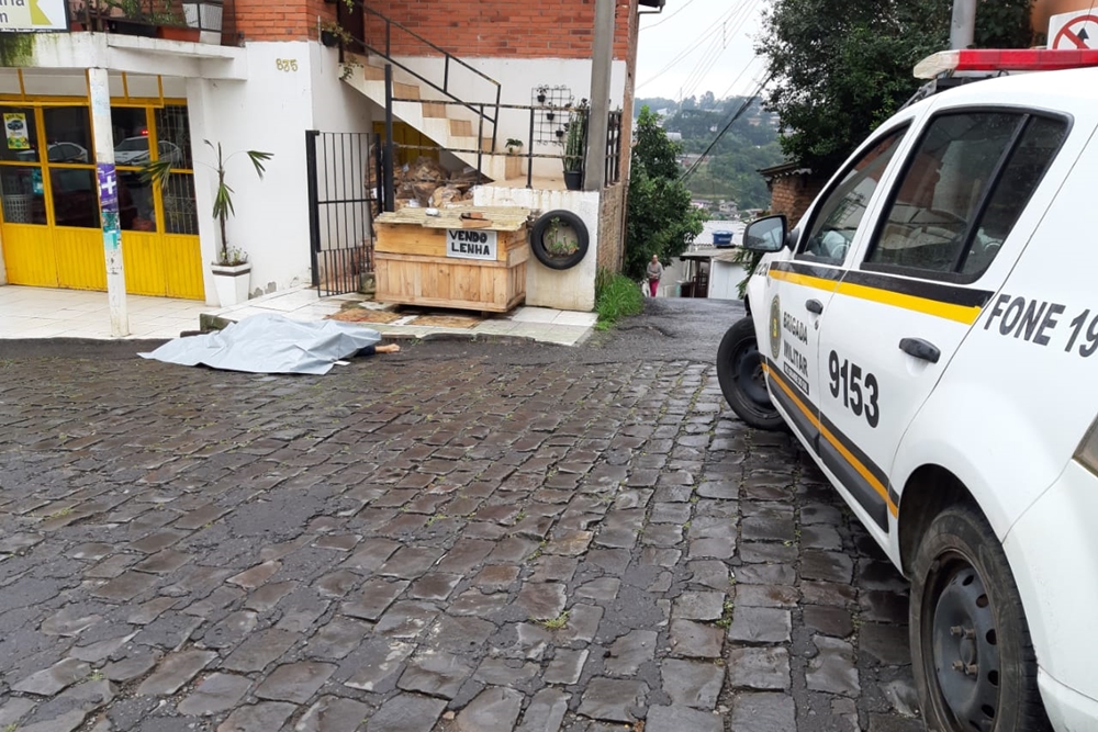 Homem em surto mata irmão e é morto em confronto com a BM em Caxias do Sul