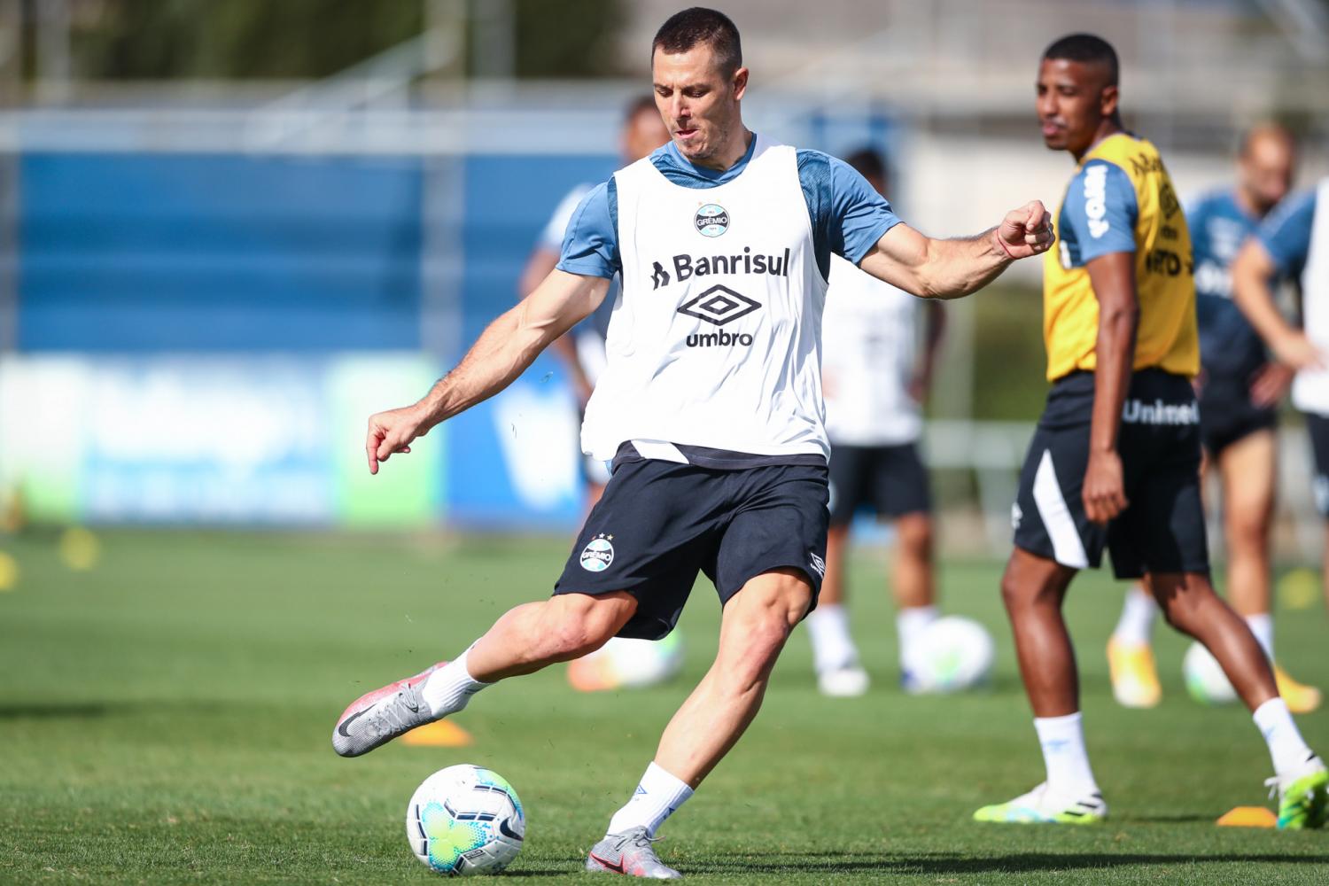 Grêmio volta ao CT e dá início a treinos para Copa do Brasil