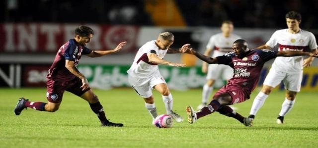 Antes invicta, defesa do Inter falha, Caxias vence e segue na liderança do Gauchão